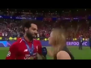 Mo salah thought the reporter was going in for a kiss so he raised his hand to stop her 😂😂