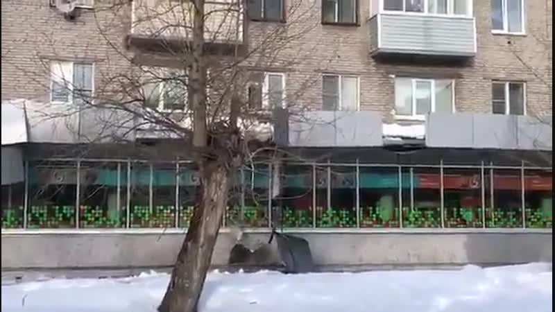 Чистка крыш по питерски