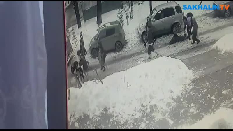 В южно сахалинске стая молодые решила найти слабого