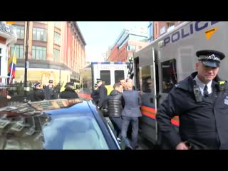 Video of julian assange removed from ecuadorian embassy