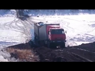 Если не получается заехать в горку с гружёным прицепом