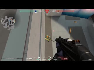 This is what it looks like when a pro moba player picks up valorant