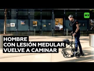 Un hombre vuelve a caminar gracias a un implante medular