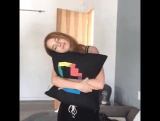 I'm at @giphy studios creating some gifs 🤓 wanna see anything in particular?