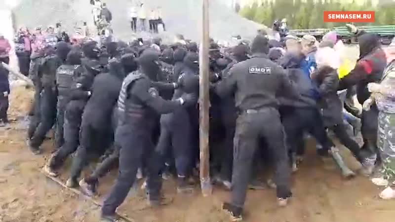 Экоактивисты на станции шиес пытались помешать восстановить забор вокруг свалки