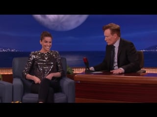 Amanda peet’s game of thrones ultimatum to her husband шоу конана о’брайена