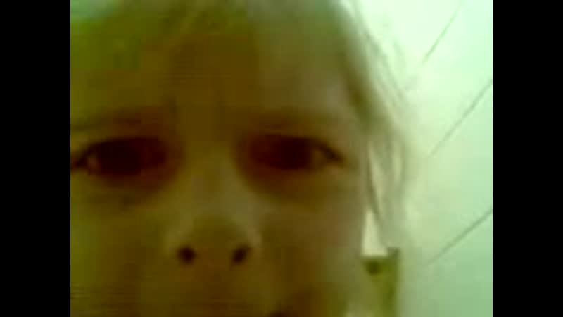 Ебанутая дефка срёт и орет на камеру, не ори тупая