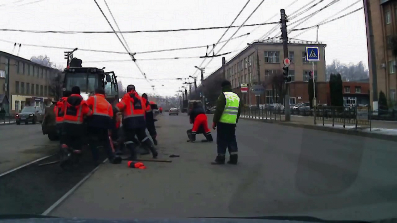 Смоленские рабочие развлекаются