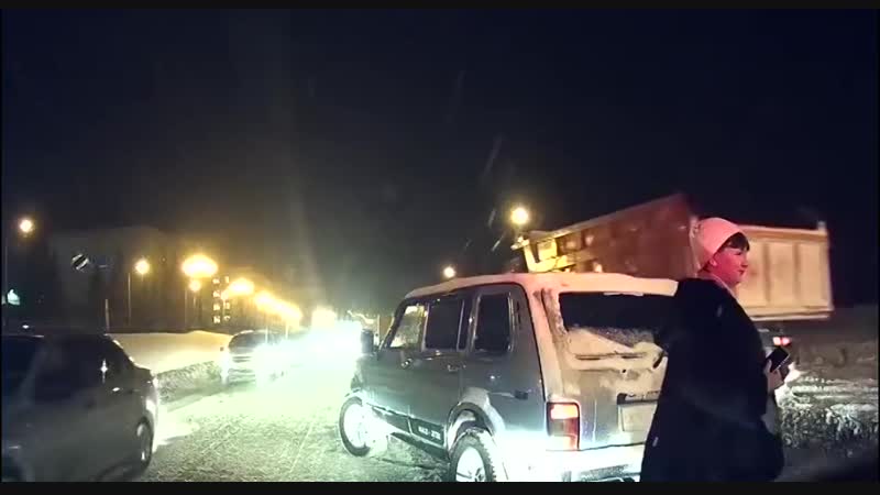 Помогай, у меня рожают в машине!