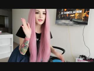 Pink hair girl gaming mk xl