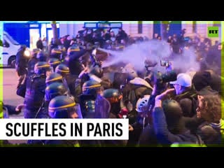 French protesters clash with police in paris