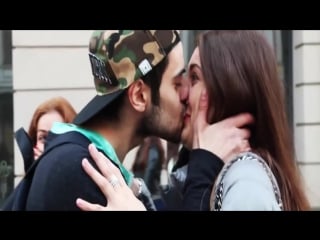 Поцелуй с незнакомками в засос 21 ♥ страстный поцелуй ♥ kissing prank 2015 # 372