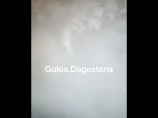 Вчера ночью в махачкале повесилась женщина по съёмкам камер наблюдения видно что женщина сначала сняла с себя платок и начала