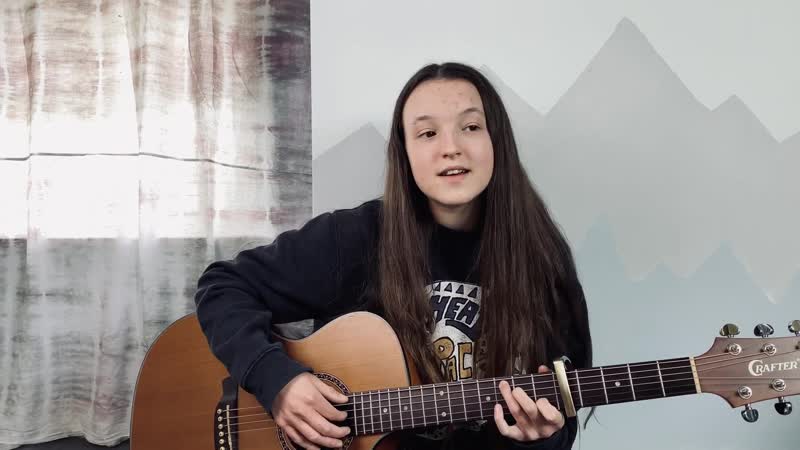Bella ramsey plays the guitar!