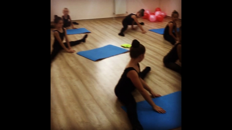 Кувырок с выходом на поперечный шпагат