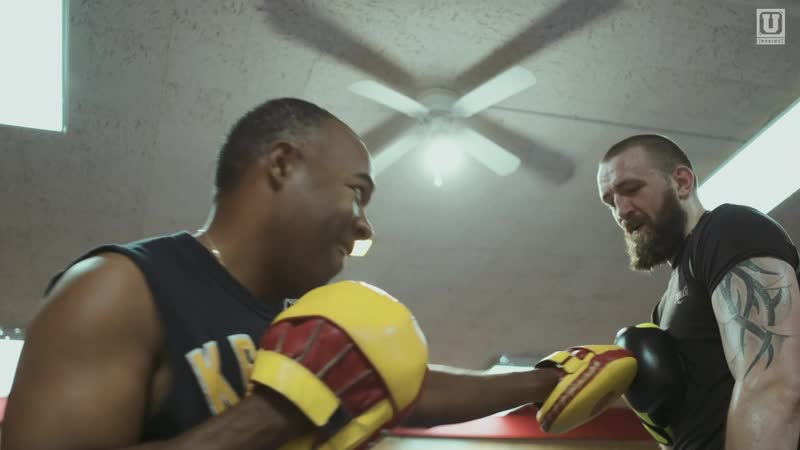 Интервью в боксерском клубе кронк