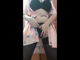 Раздетая девушка показала себя