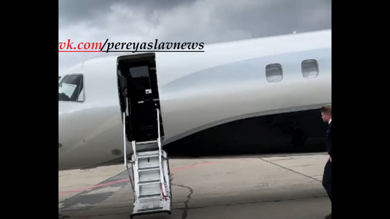 "ці руки руки нічого не крали!" ющенко заказал на др внучке частный самолет с личной стюардессой