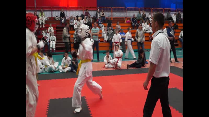 Девушки спортивного крав мага фулл контакт