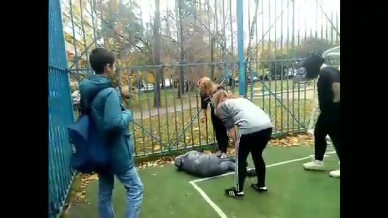 Школьника porn video – Свиноматка избила школьника 18+