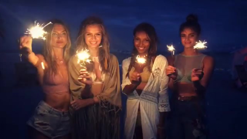 Публикация жасмин тукс в «instagram» «✨sparkly babes✨@marthahunt @taylor hill @josephineskriver» (2 февраля 2017)