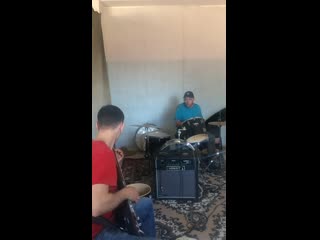 Решили поменяться инструментами =)