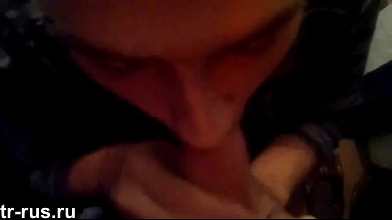 Парень уговорил своего друга голубка на минетик