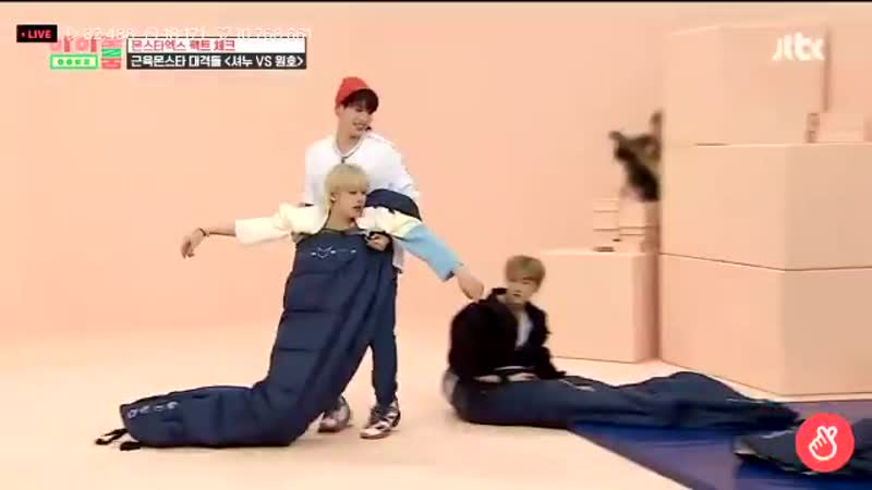 Wonho literally dragged hyungwon and just throw him immmdhskdjs