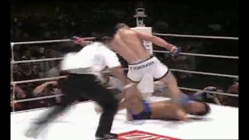 Wanderlei silva kos yuki kondo with stomps! (pride final conflict 2004)