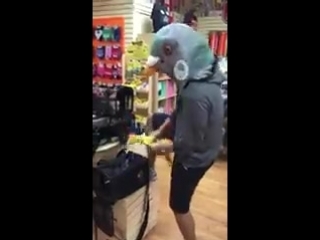 Молодая парочка трахается на морском побережье в уютном домике