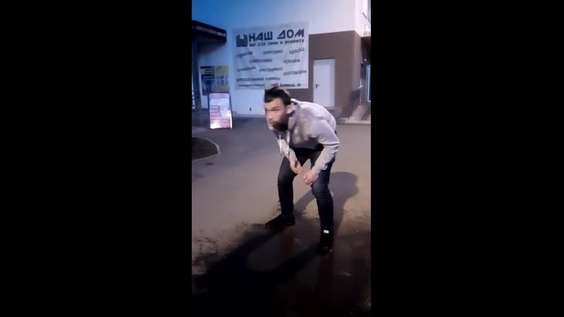 Нарик получил по яицам