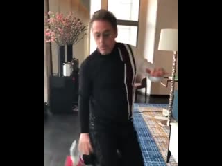 А дауни все пляшет (vhs video)