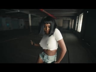 Азилия бэнкс (azealia banks) в клипе anna wintour (2018) hd 1080p голая? грудь, соски, ножки