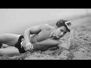 Nic palladino courtney johnson beach shoot