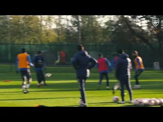 🤣 new kit, very fresh, sweg, sweg behind the scenes at arsenal training centre