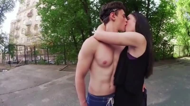 Секс поцелуи с слюнями - смотреть порно видео