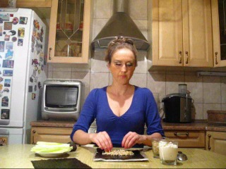 Ари ясан готовит сырые суши