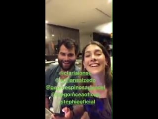 Adrian usando el instagram story de jorge junto clara, diego, stephie, pablo y christie ayer en madrid