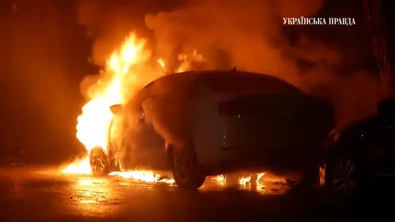 В киеве подожгли автомобиль с дипломатическими номерами