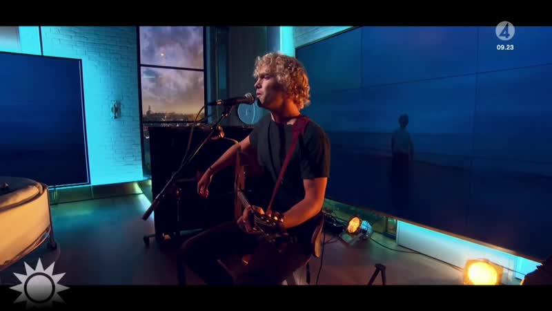 Aron blom on tv4 nyhetsmorgon, swedish morning tv