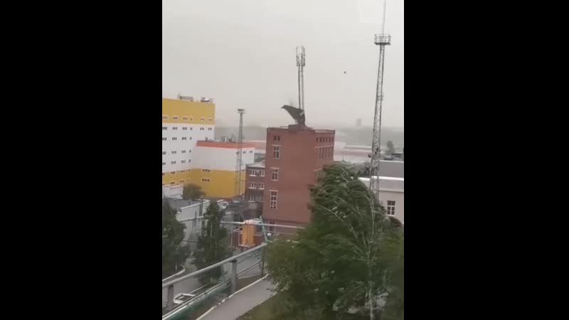 Штормовой ветер обрушился в понедельник вечером на екатеринбург