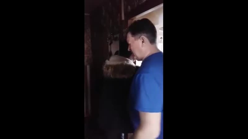 Судебный пристав ворвался в квартиру к пенсионерам и применил баллончик