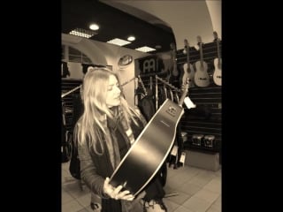 Milena and black gitar