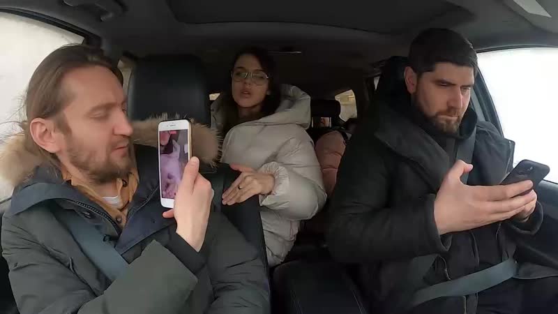 Актеры дубляжа в реальной жизни в машине едут по