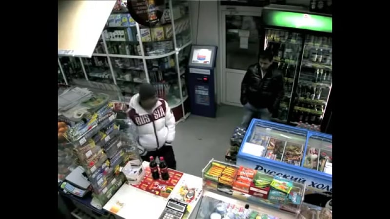 Цыгане пиздят колу в магазине