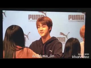 Fan was trying sweet dad jokes with seokjin but he answered all question lol the sweetest ramen? 🐹 as long as you are