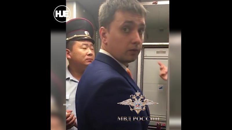 В хабаровске сняли с рейса буйного пассажира