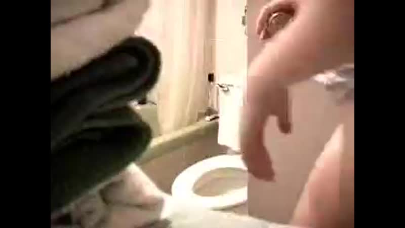 Скрытая камера засняла оргазм девушки в