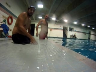 Bilaterals amputees above the knee stump training in a swimming pool without legs