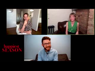 Bbc radio1 happiest seasons kristen stewart and mackenzie davis on their christmassy romcom